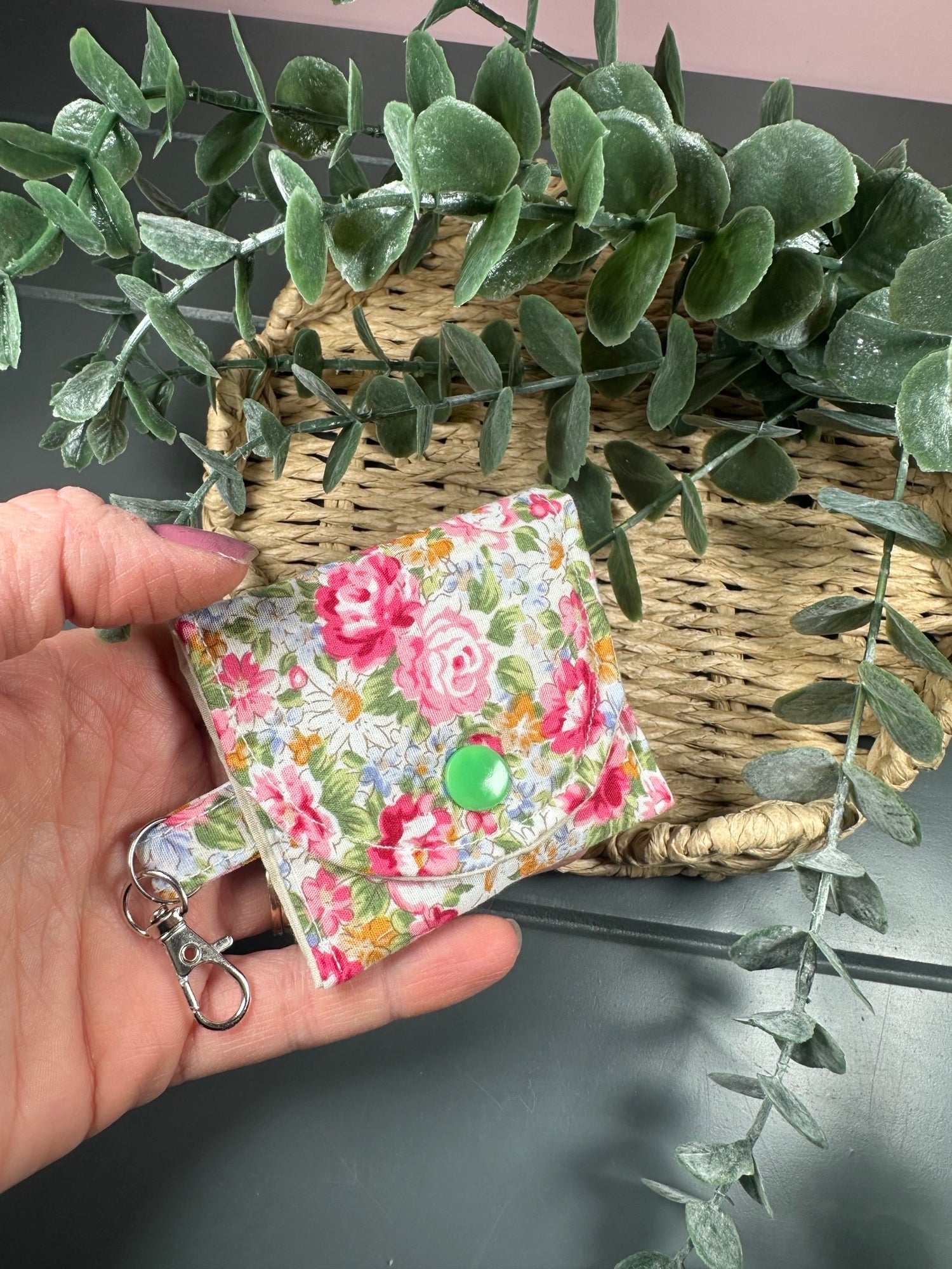 Elegant floral airpod case