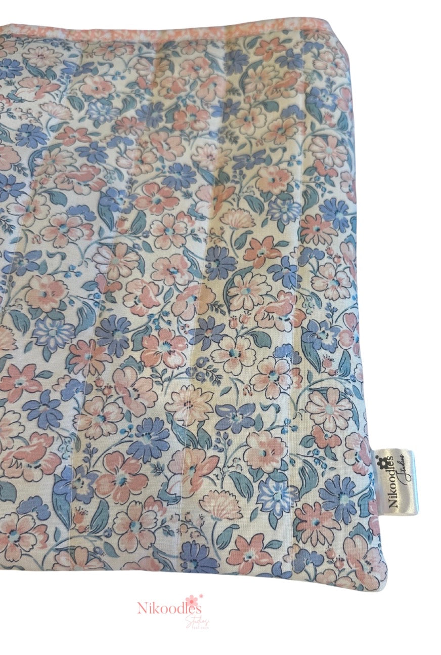 Olivia - Large quilted book sleeve