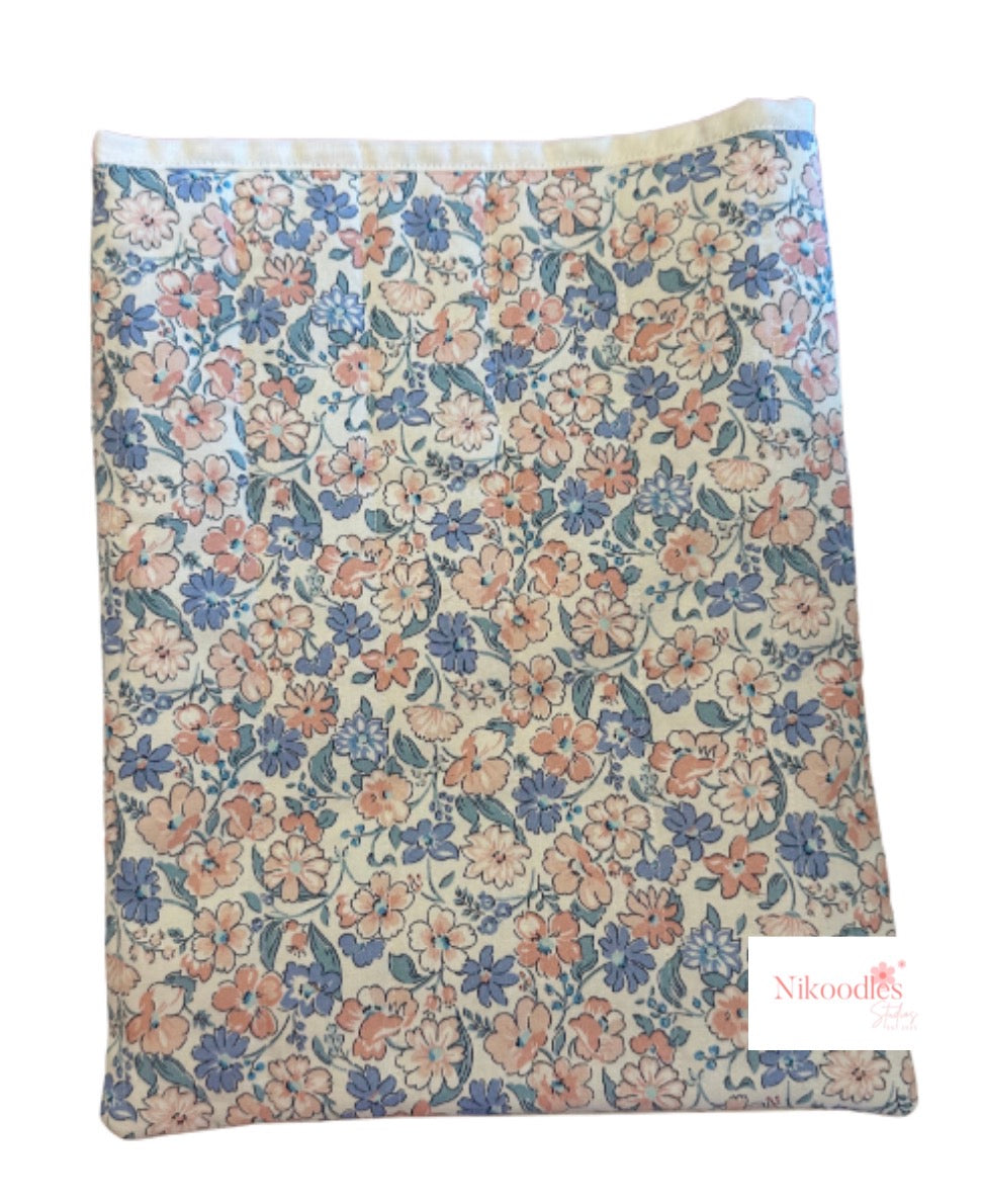 Olivia - Large quilted book sleeve