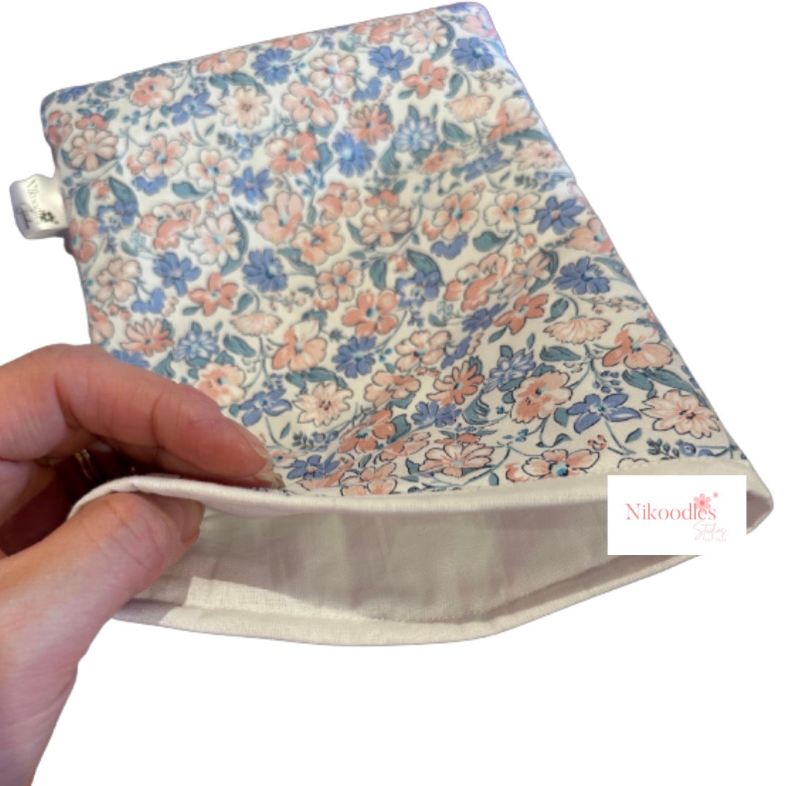 Olivia - Large quilted book sleeve