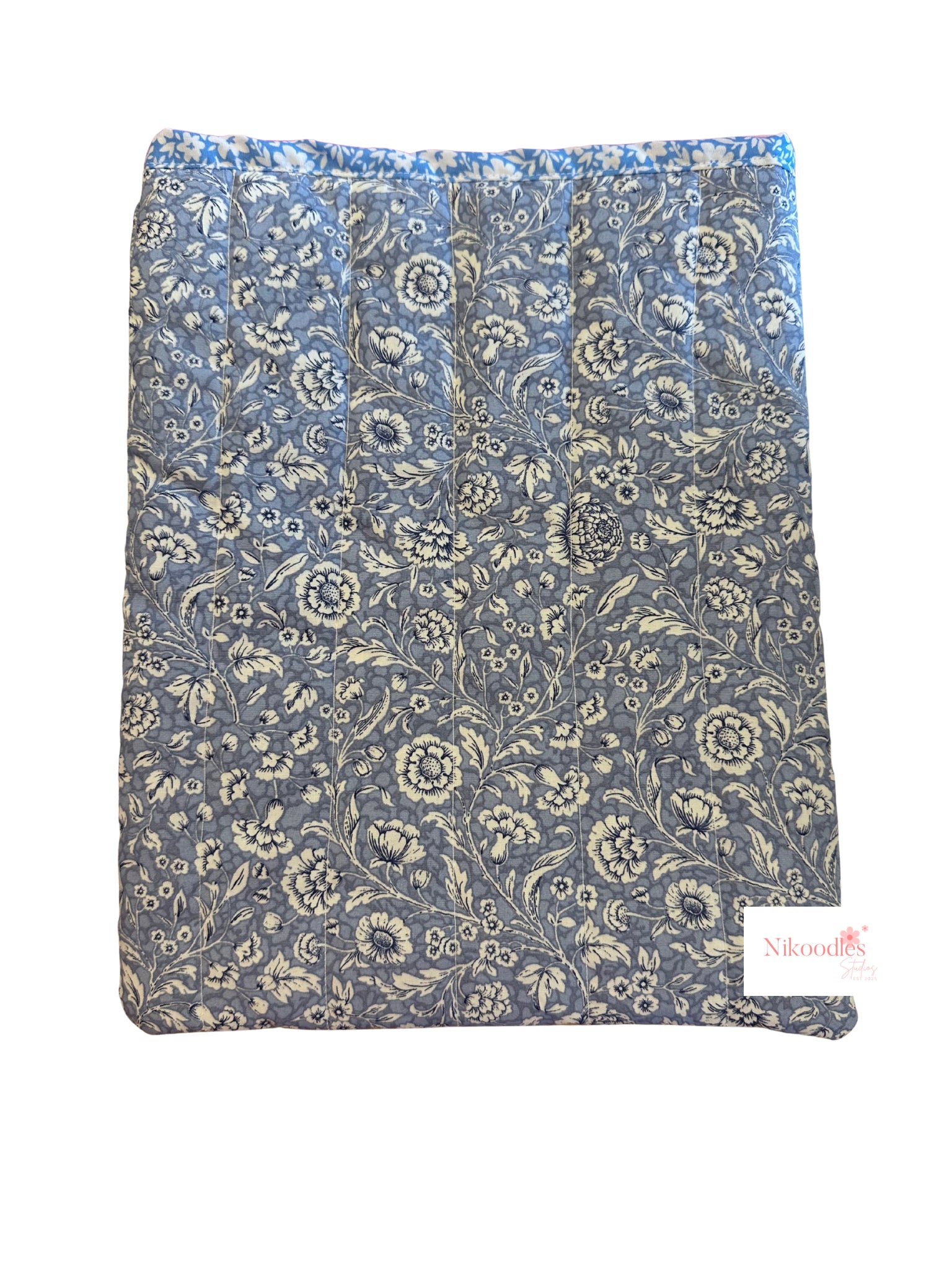 Penelope quilted booksleeve